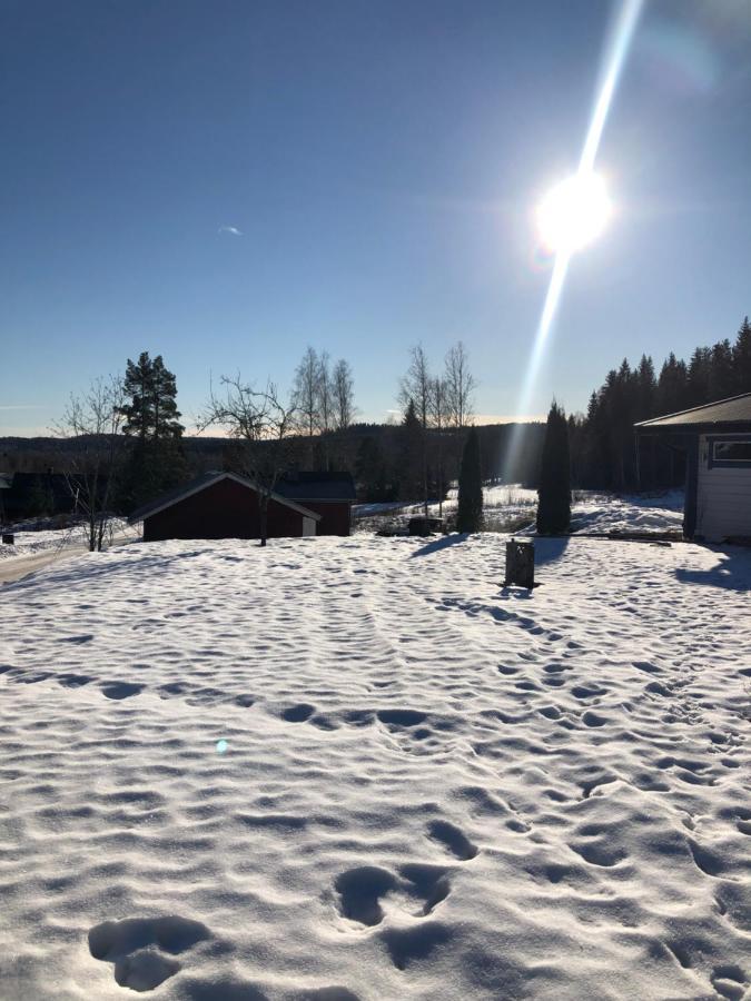 Mysig Timmerstuga Med Braskamin Naera Hovfjaellet Torsby Eksteriør billede