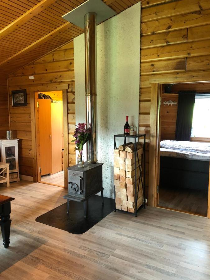 Mysig Timmerstuga Med Braskamin Naera Hovfjaellet Torsby Eksteriør billede