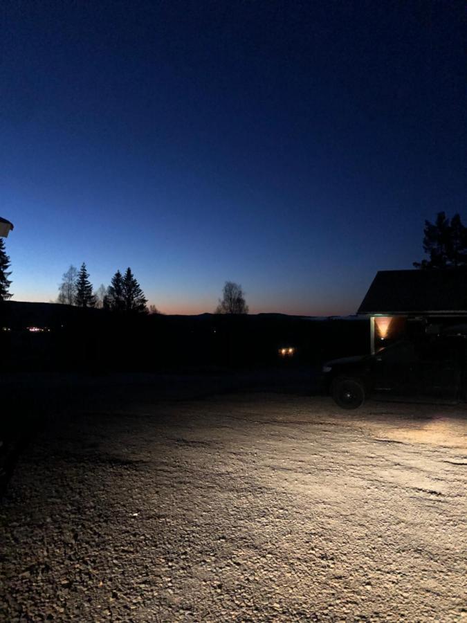 Mysig Timmerstuga Med Braskamin Naera Hovfjaellet Torsby Eksteriør billede
