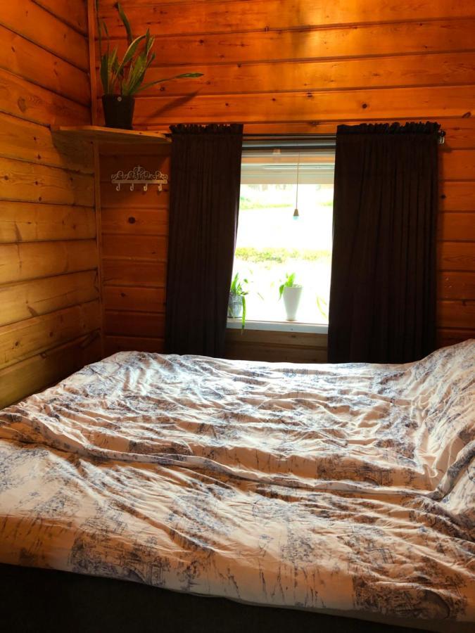 Mysig Timmerstuga Med Braskamin Naera Hovfjaellet Torsby Eksteriør billede