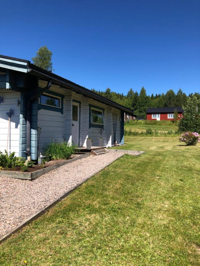 Mysig Timmerstuga Med Braskamin Naera Hovfjaellet Torsby Eksteriør billede